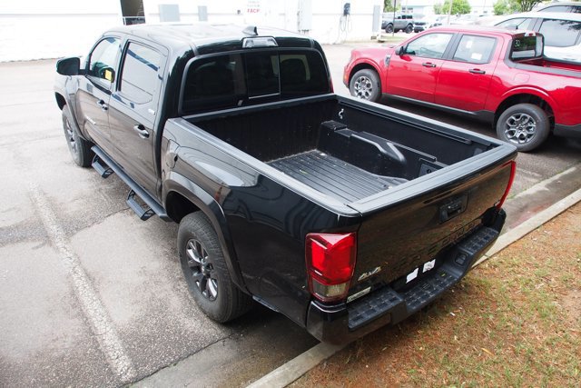 Used 2023 Toyota Tacoma SR5 AWD/4WD image 2