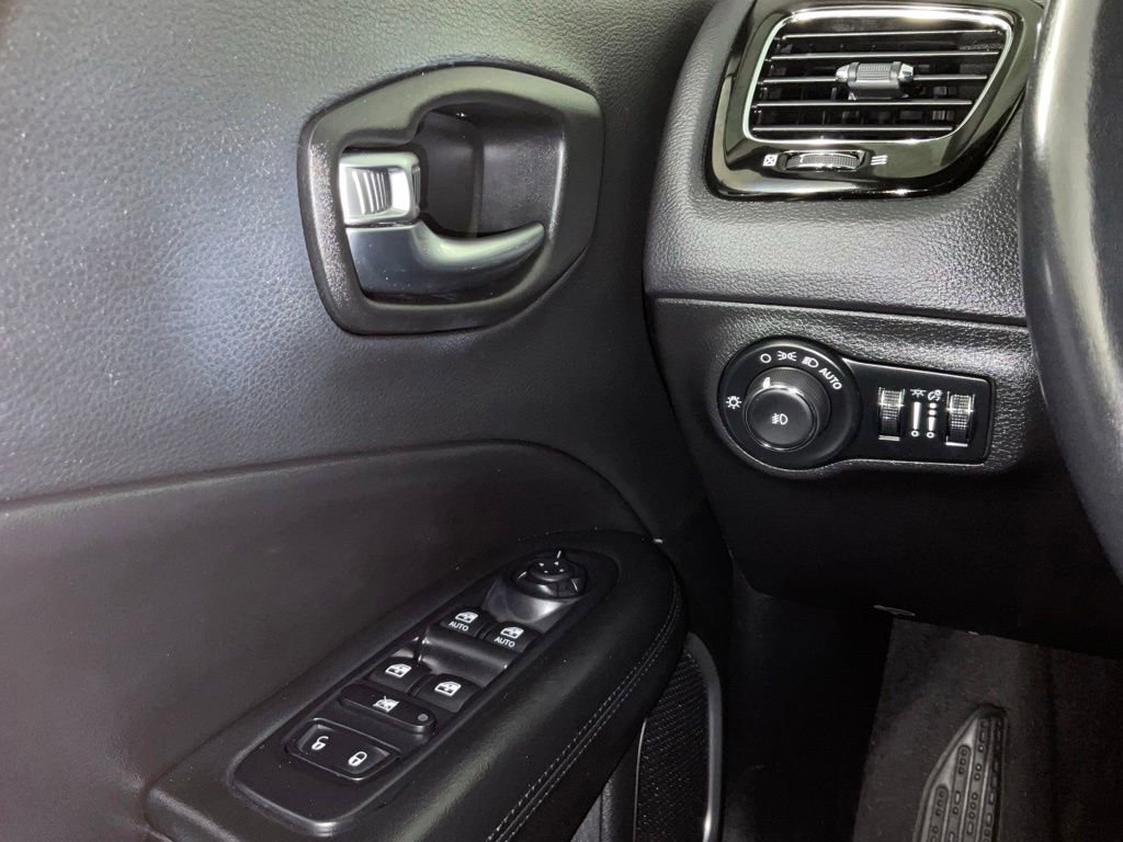 Used 2020 Jeep Compass Latitude FWD image 15