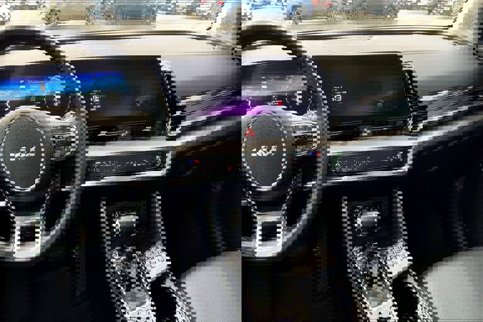 Used 2024 Kia Sportage SX image 7