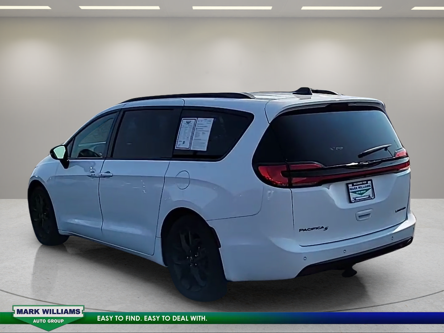 Used 2025 Chrysler Pacifica Limited FWD image 8