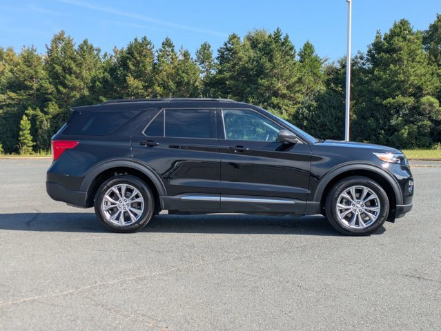 Certified 2023 Ford Explorer XLT w/ Equipment Group 202A image 5