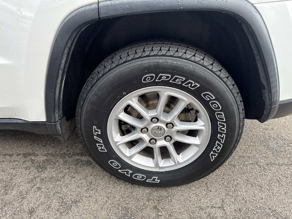 Used 2020 Jeep Grand Cherokee Laredo image 9