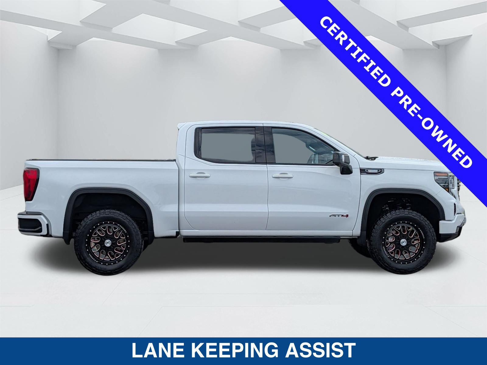 Used 2023 GMC Sierra 1500 AT4 w/ Technology Package AWD/4WD image 4