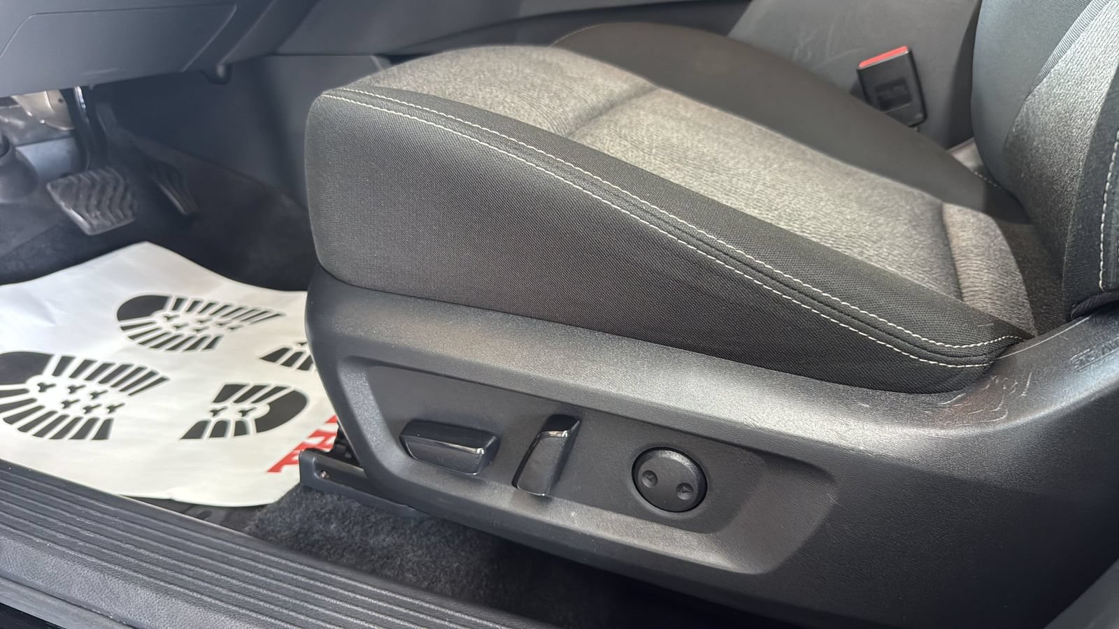 Used 2025 Nissan Rogue SV FWD image 11