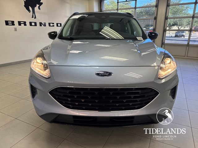 Certified 2022 Ford Escape SE w/ SE Sport Appearance Package FWD image 3