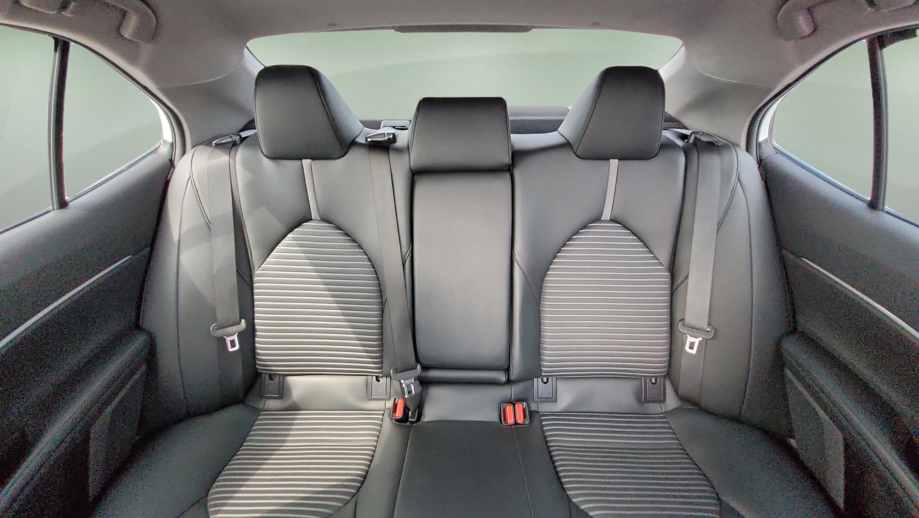 Used 2023 Toyota Camry SE image 16