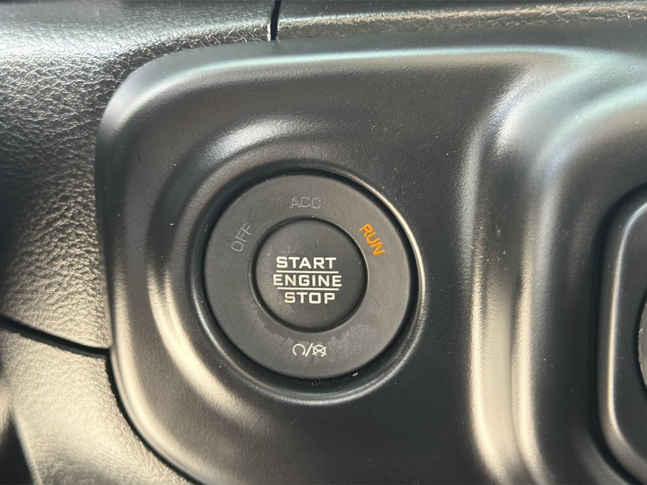 Used 2022 Jeep Wrangler Unlimited Sahara w/ LED Lighting Group AWD/4WD image 30