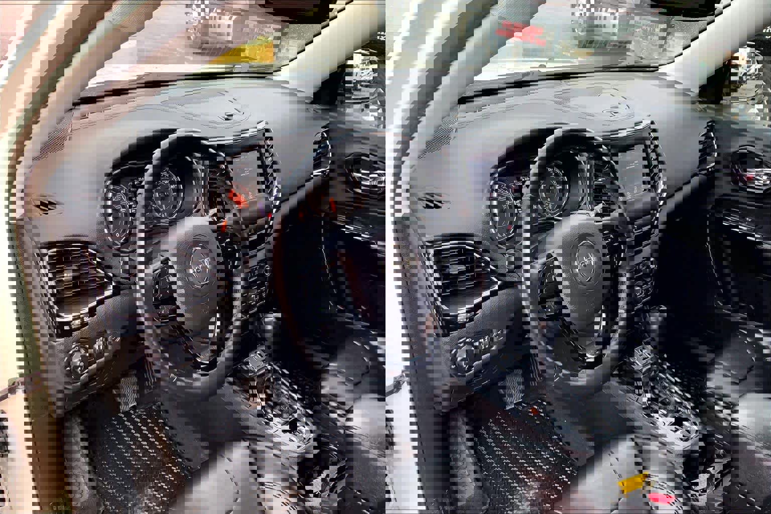 Used 2019 Jeep Cherokee Latitude Plus image 14