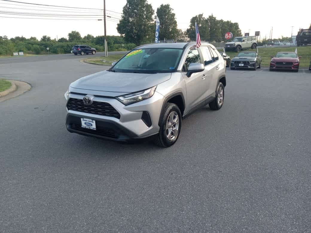 Used 2023 Toyota RAV4 XLE AWD/4WD image 3