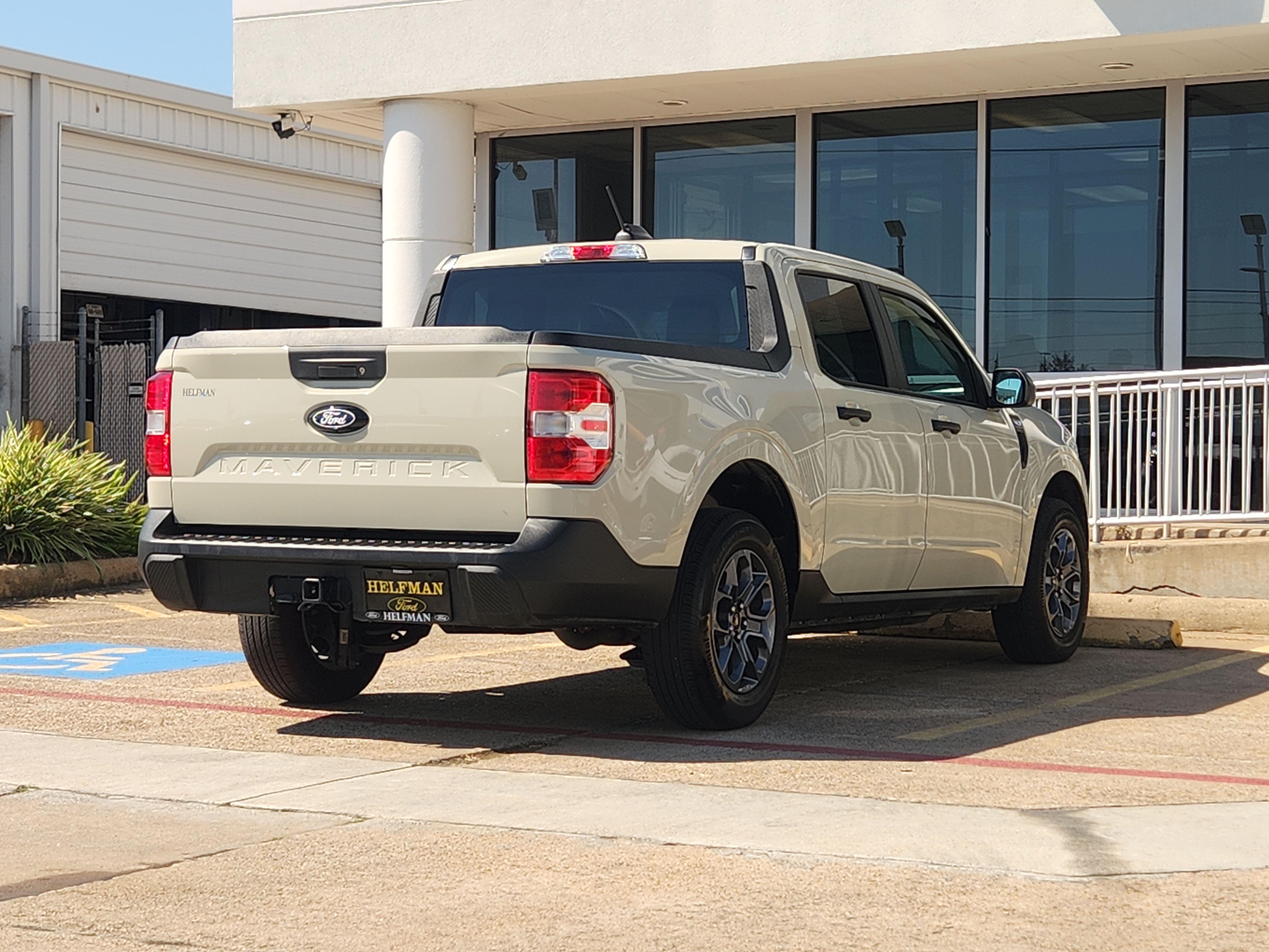 Certified 2025 Ford Maverick XLT FWD image 4