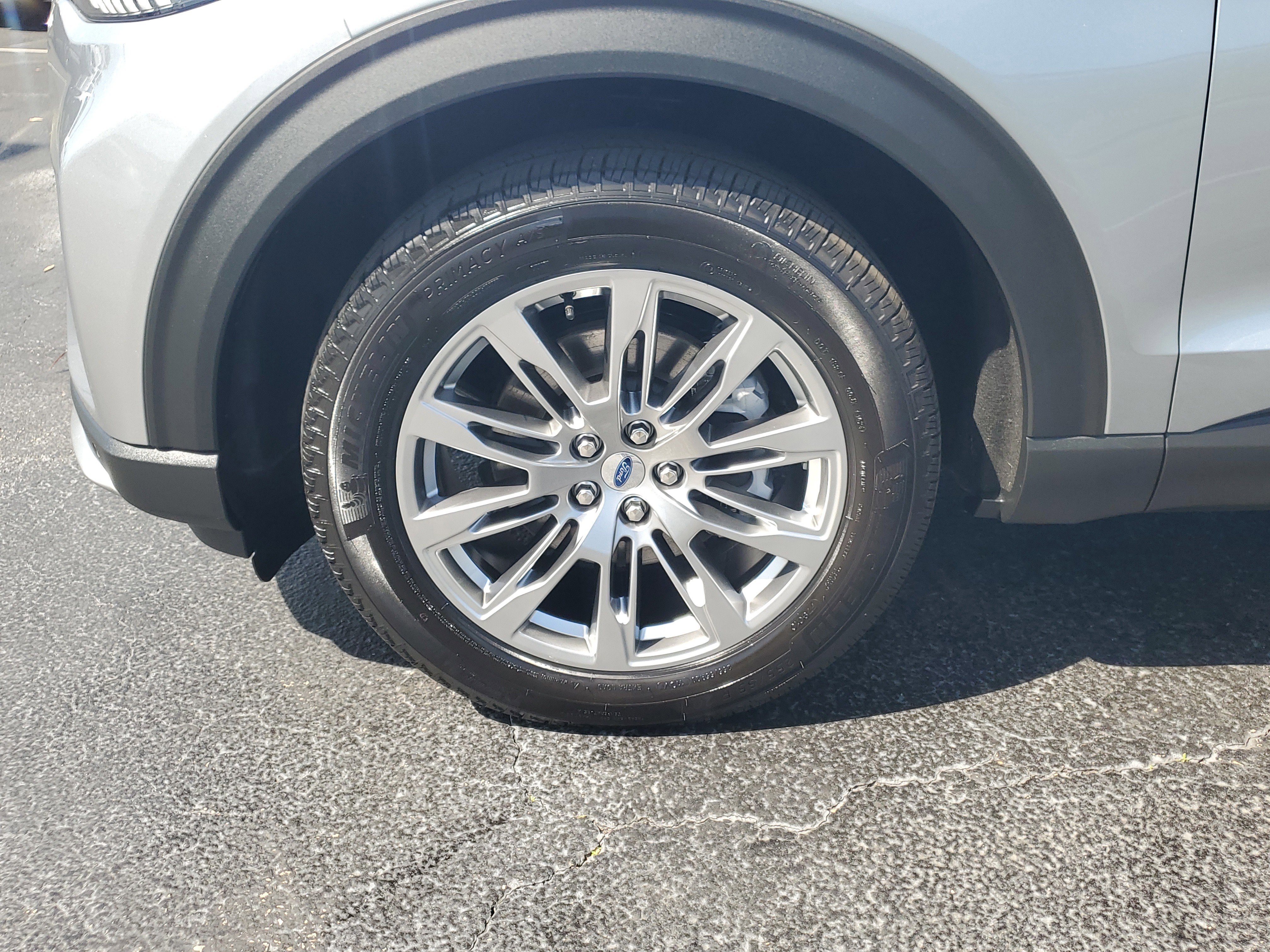 Certified 2025 Ford Explorer Platinum image 8