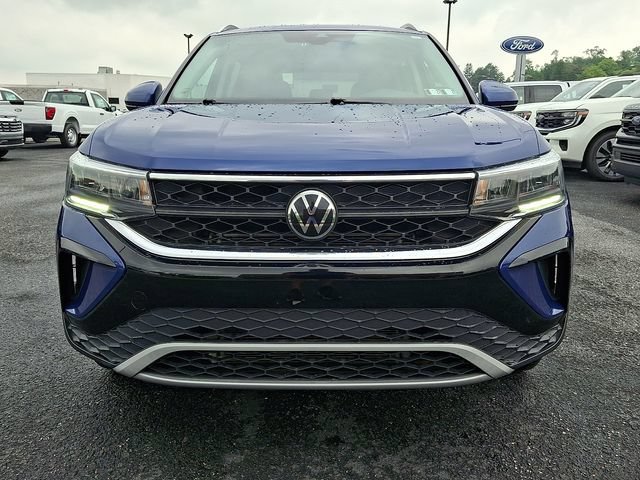 Used 2024 Volkswagen Taos SE AWD/4WD image 2