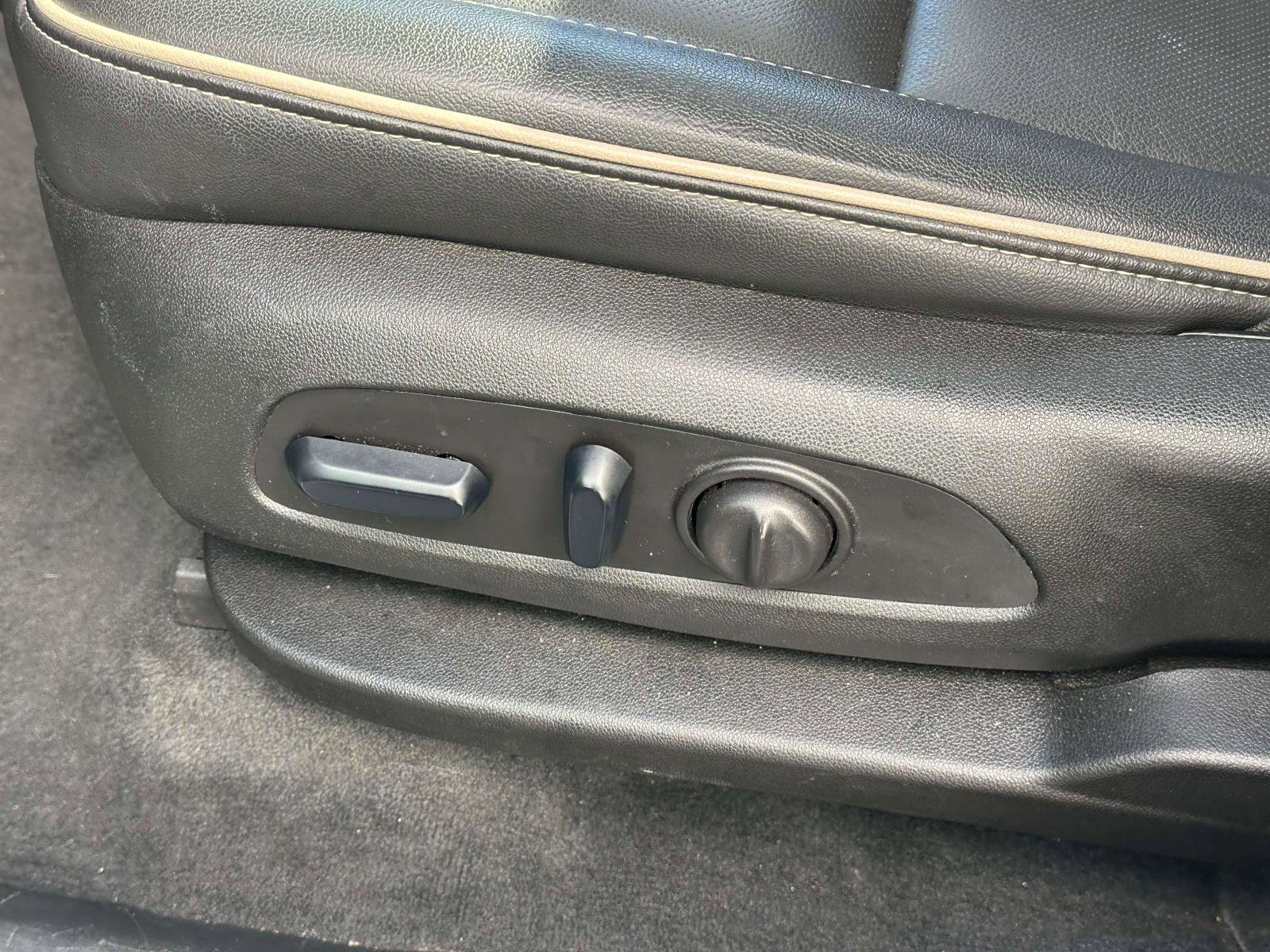 Used 2023 Chevrolet Traverse Premier w/ Redline Edition image 19