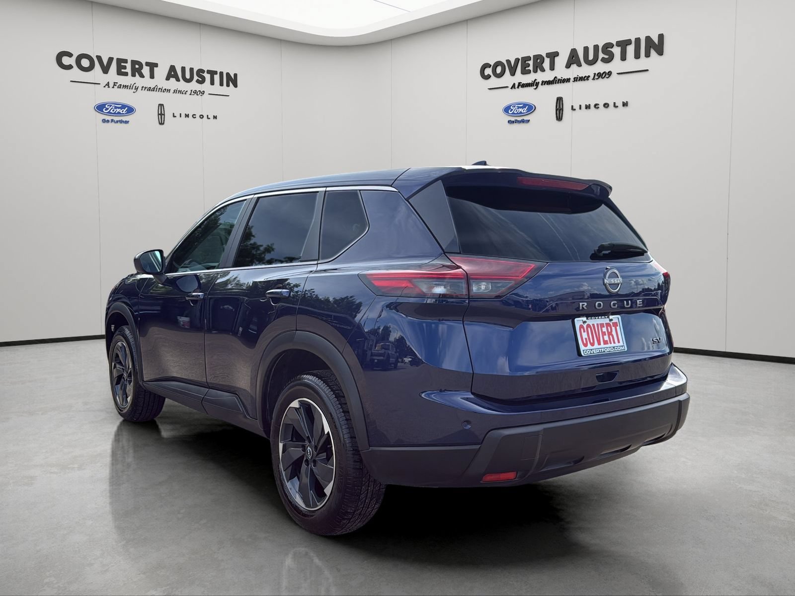 Used 2024 Nissan Rogue SV FWD image 3