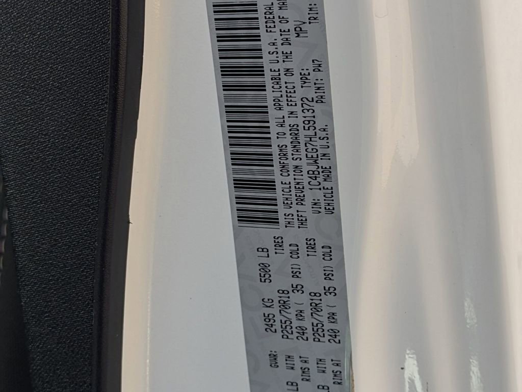 Used 2017 Jeep Wrangler Unlimited Sahara w/ Connectivity Group image 30