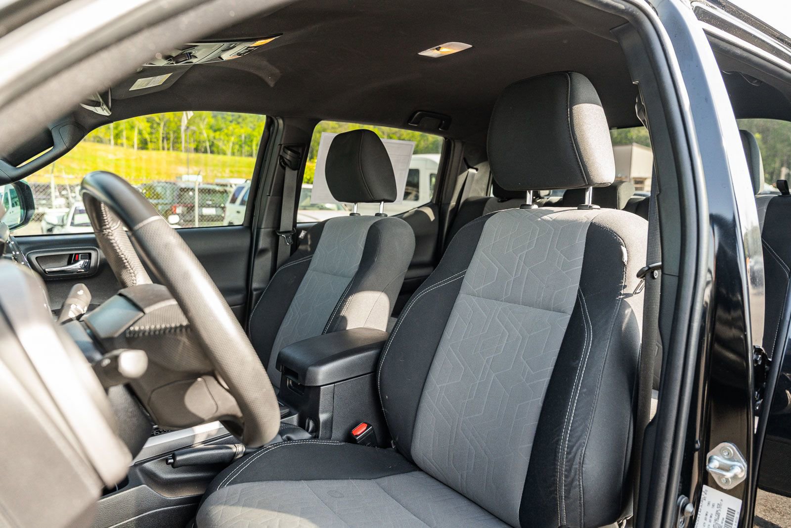 Used 2022 Toyota Tacoma TRD Off-Road w/ Technology Package AWD/4WD image 19