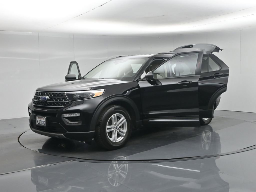 Certified 2024 Ford Explorer XLT w/ Equipment Group 202A RWD image 35