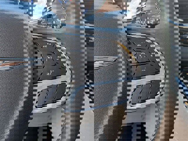 Used 2022 Chrysler Voyager LX image 20