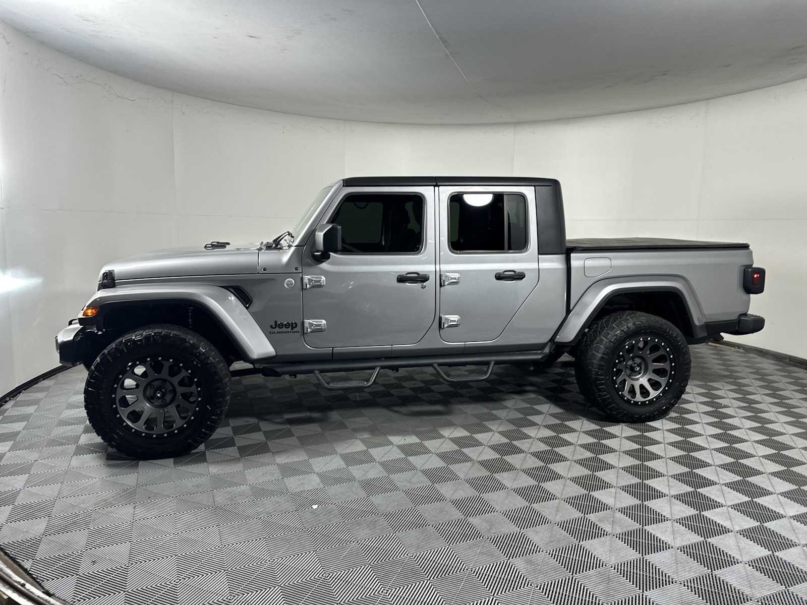 Used 2020 Jeep Gladiator Sport w/ Quick Order Package 24S image 3