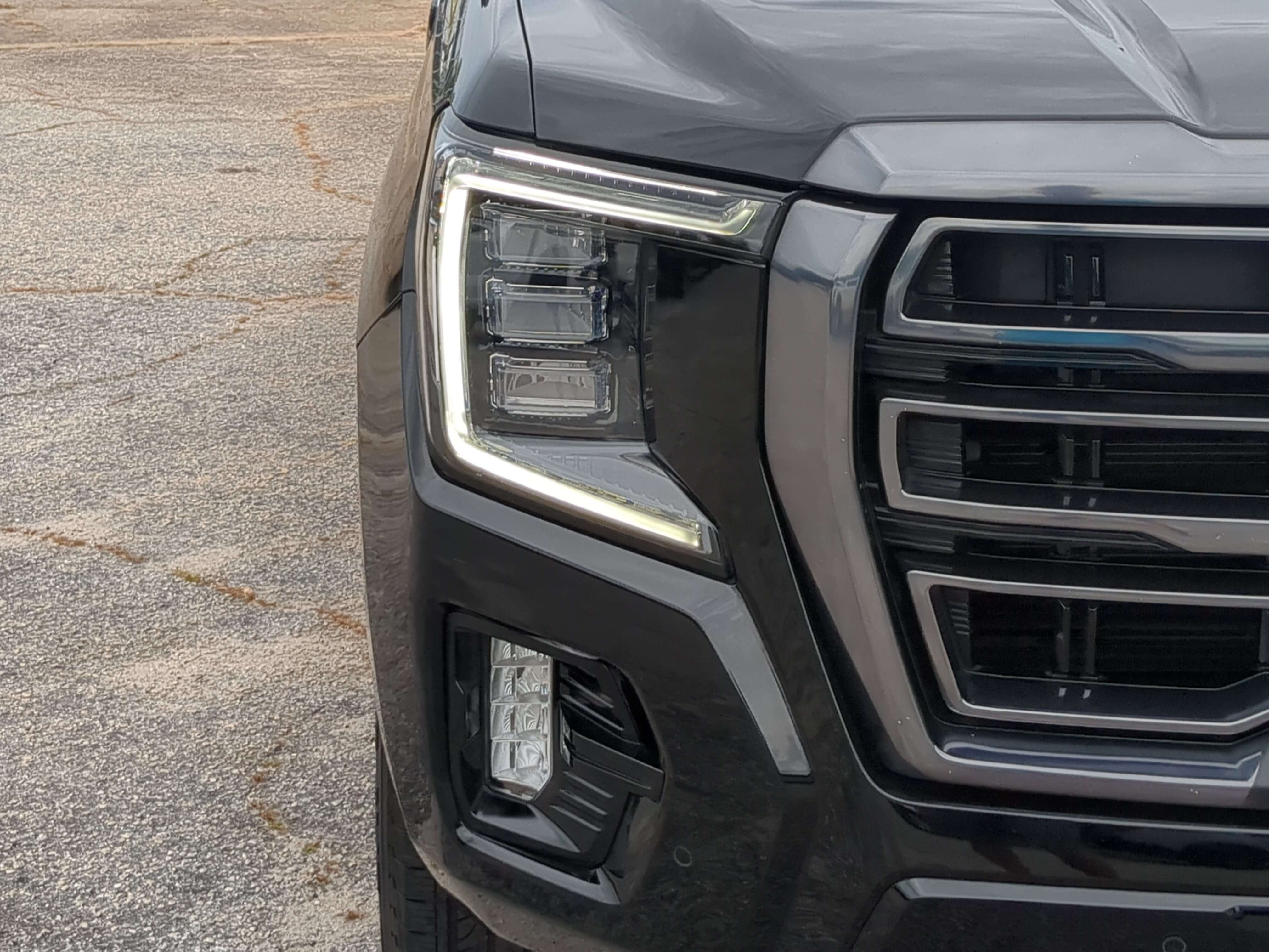 Used 2024 GMC Yukon XL AT4 w/ Technology Package AWD/4WD image 8
