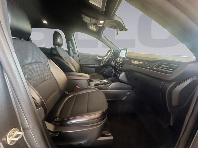 Certified 2025 Ford Escape ST-Line AWD/4WD image 17