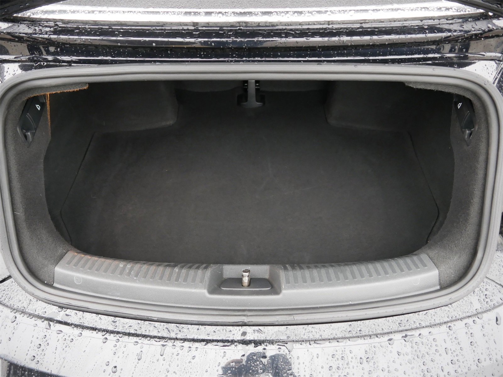 Used 2019 Volkswagen Beetle 2.0T SE image 11