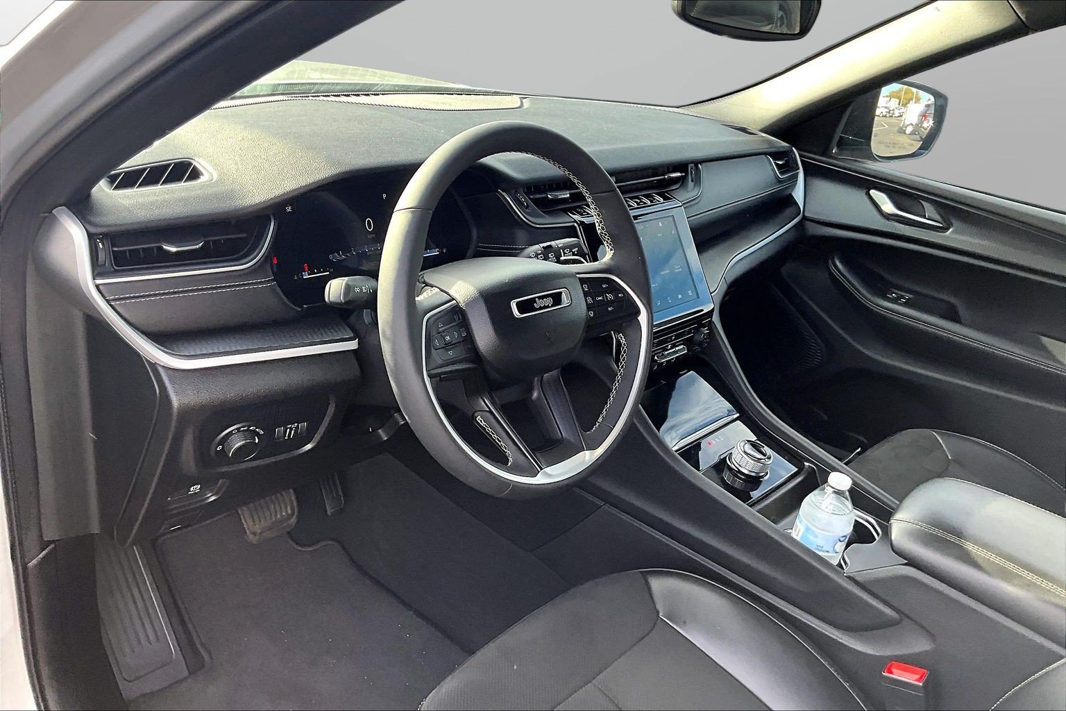 Used 2024 Jeep Grand Cherokee Altitude AWD/4WD image 20
