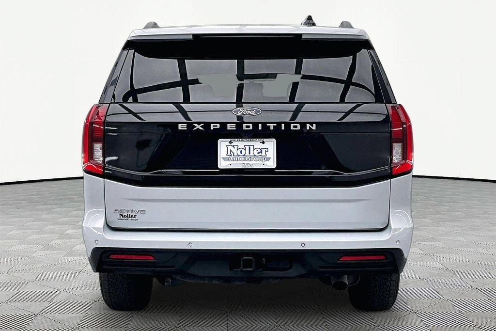 Certified 2025 Ford Expedition Active AWD/4WD image 4