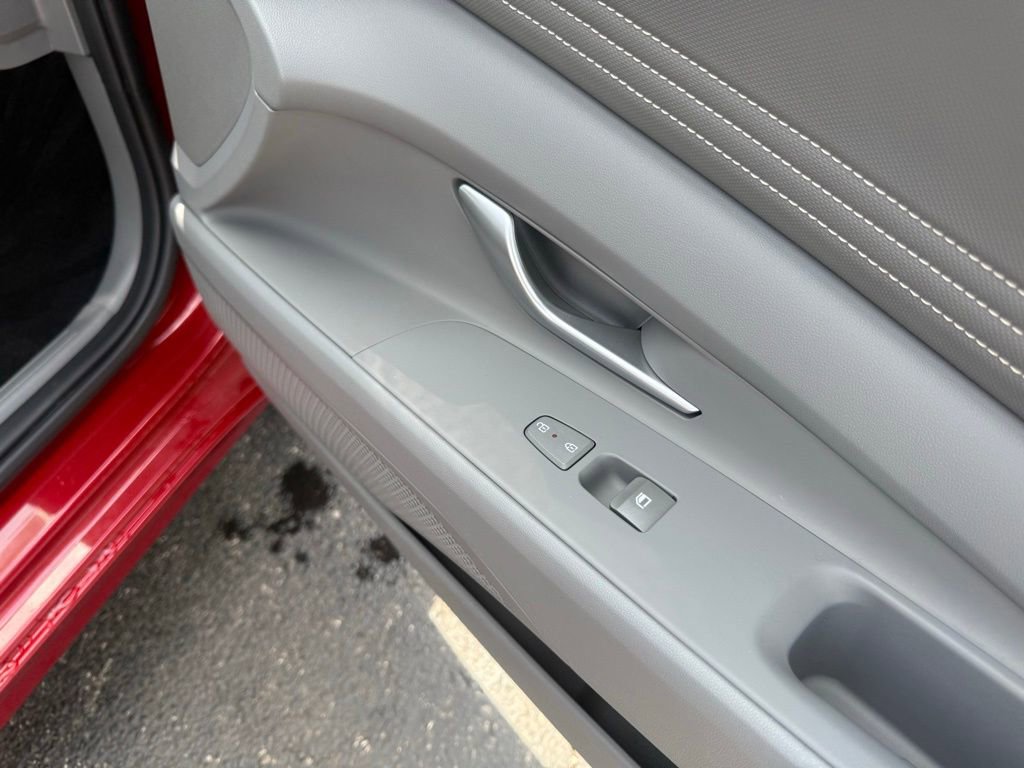 Used 2025 Hyundai Elantra Sport FWD image 48