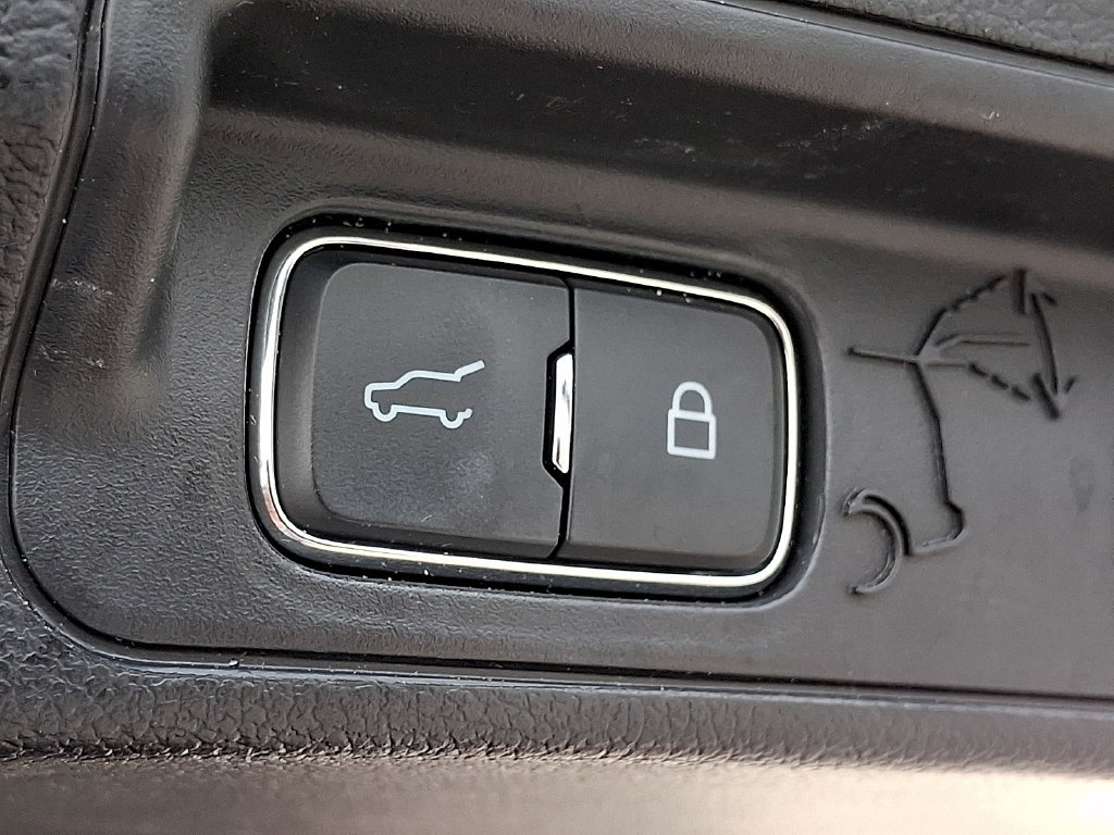 Certified 2025 Ford Explorer ST-Line w/ Premium Package RWD image 30