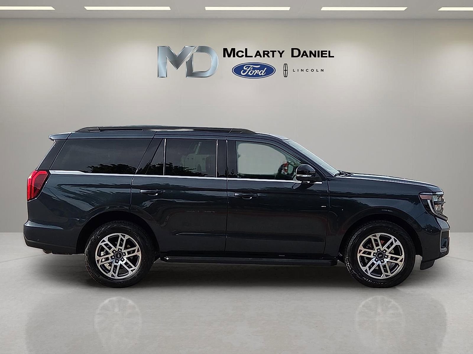 Certified 2025 Ford Expedition Active AWD/4WD image 6
