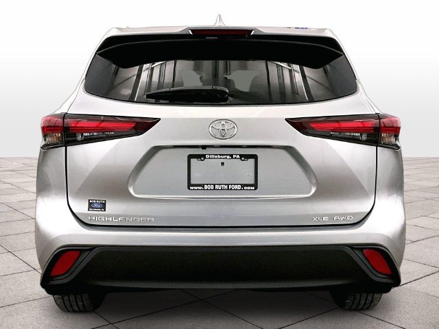 Used 2024 Toyota Highlander XLE AWD/4WD image 4