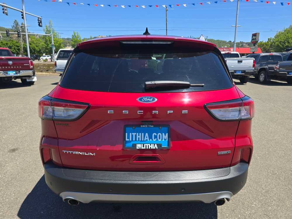 Certified 2020 Ford Escape Titanium w/ Titanium Premium Package 2.0 AWD/4WD image 4