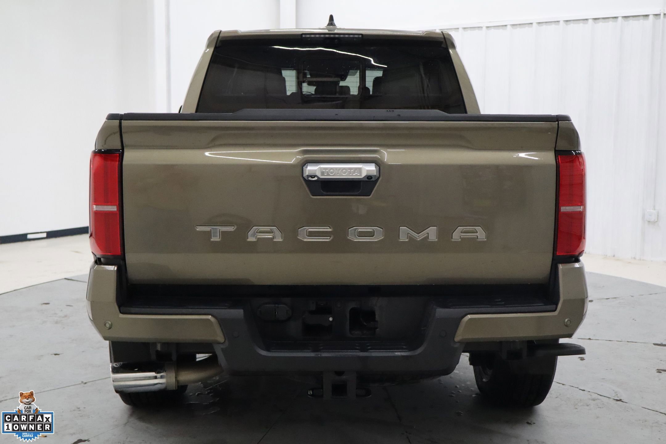 Used 2024 Toyota Tacoma Limited image 9
