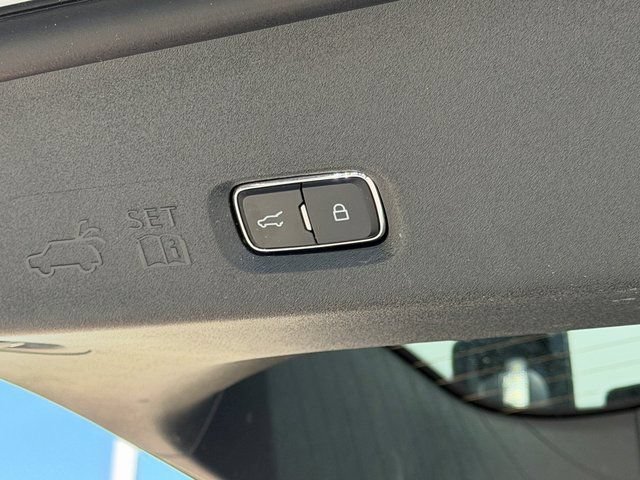 Certified 2025 Ford Expedition Active AWD/4WD image 40