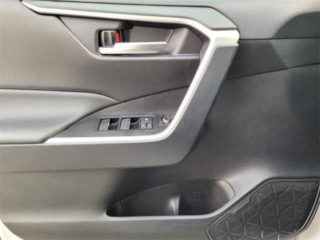 Used 2025 Toyota RAV4 XLE image 24