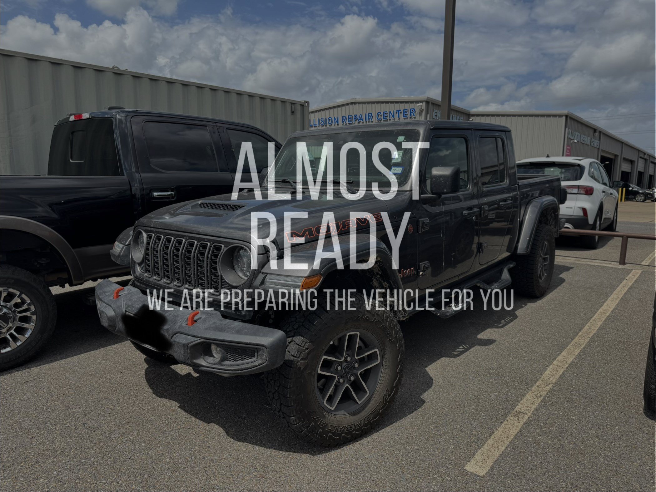 Used 2025 Jeep Gladiator Mojave AWD/4WD image 2