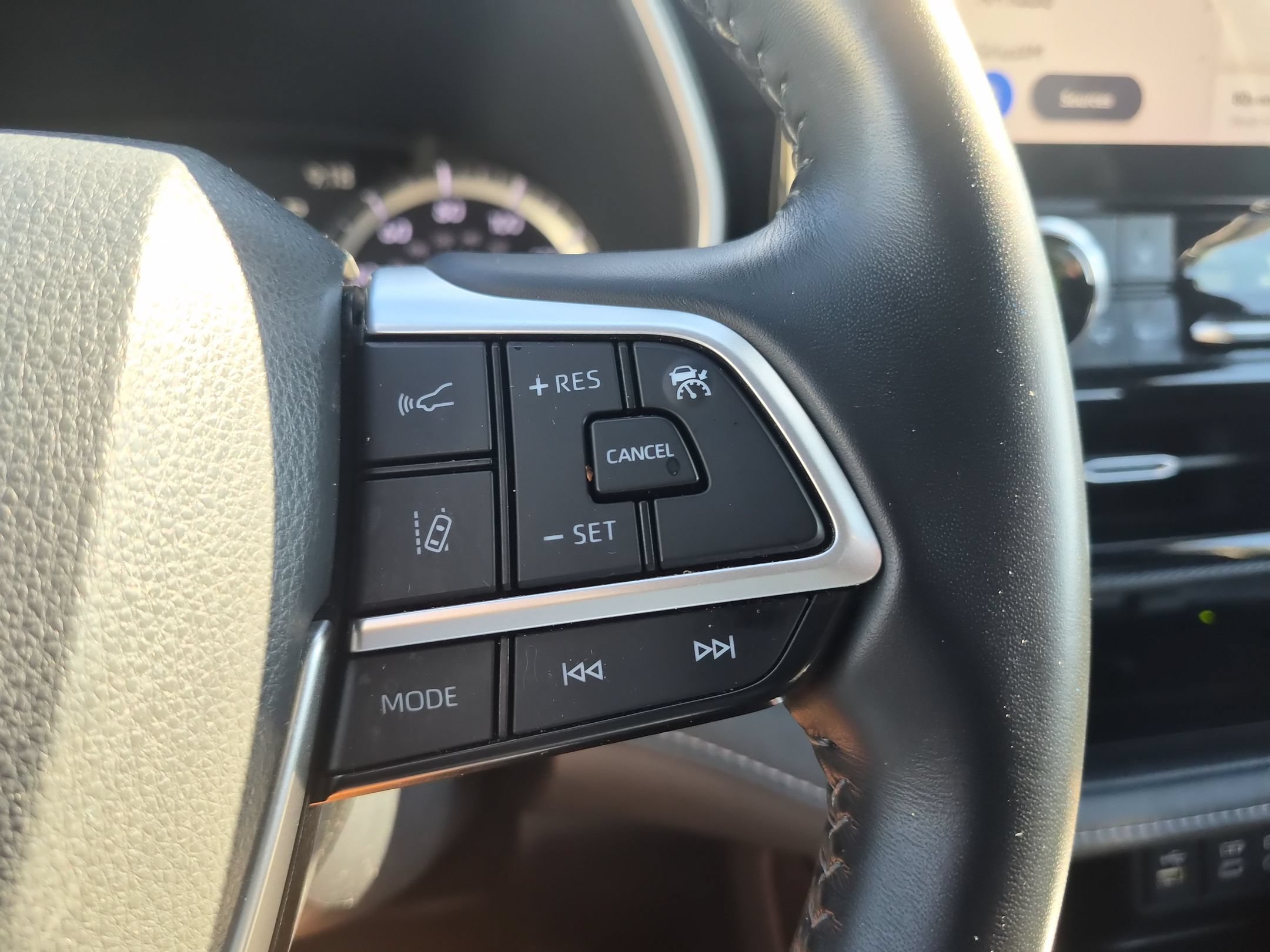 Used 2023 Toyota Highlander XSE AWD/4WD image 19