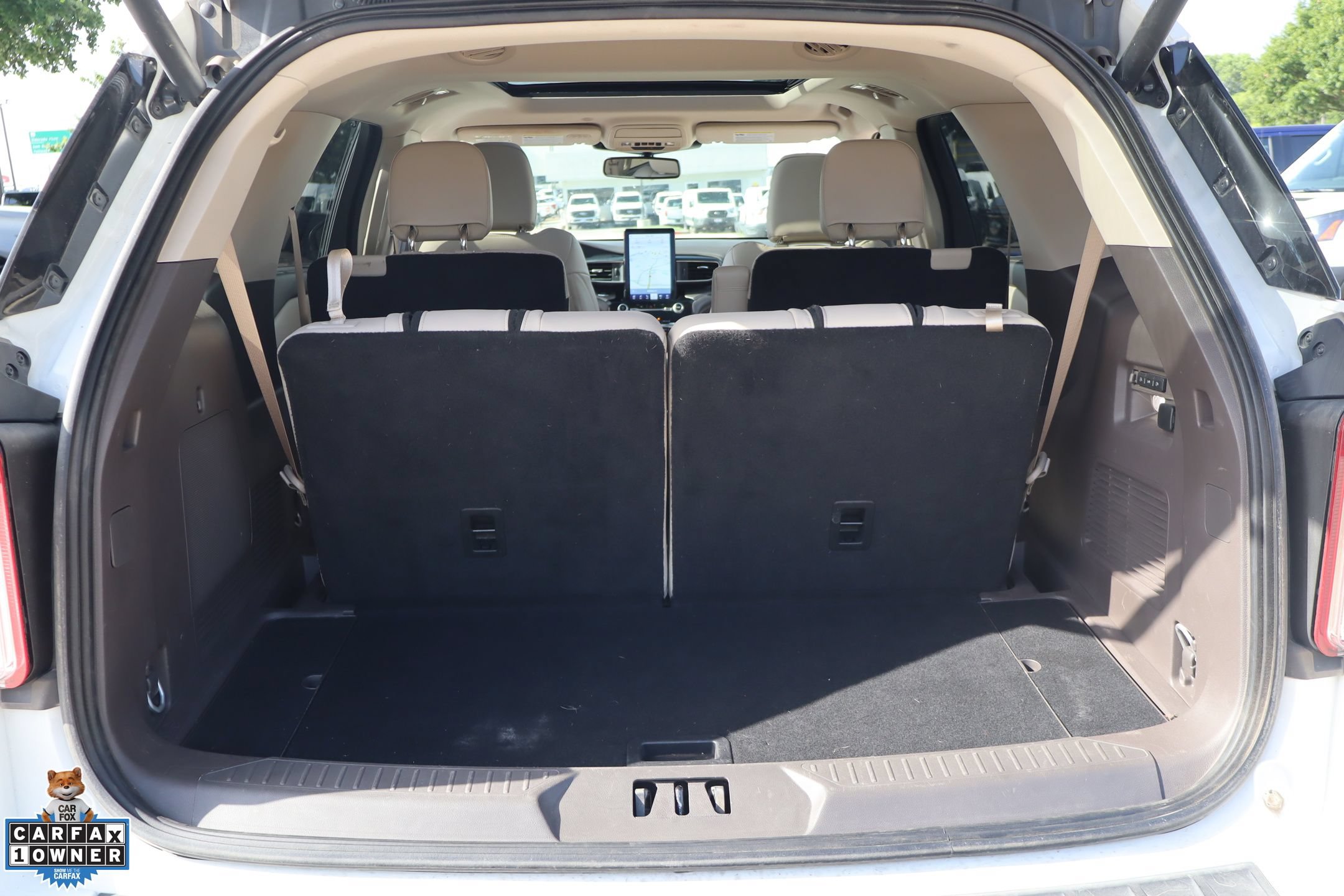 Certified 2024 Ford Explorer Platinum w/ Technology Package AWD/4WD image 27
