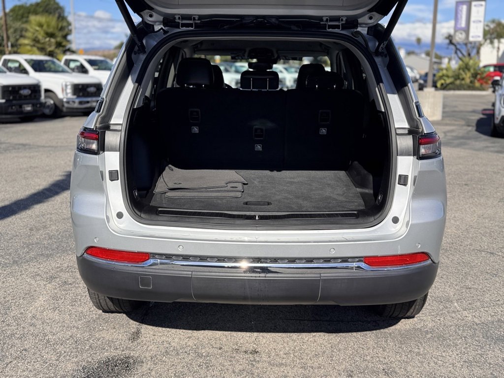 Used 2023 Jeep Grand Cherokee Limited image 13