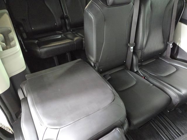 Used 2022 Kia Carnival LX image 21