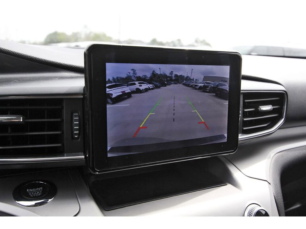 Certified 2022 Ford Explorer XLT w/ Equipment Group 202A image 24