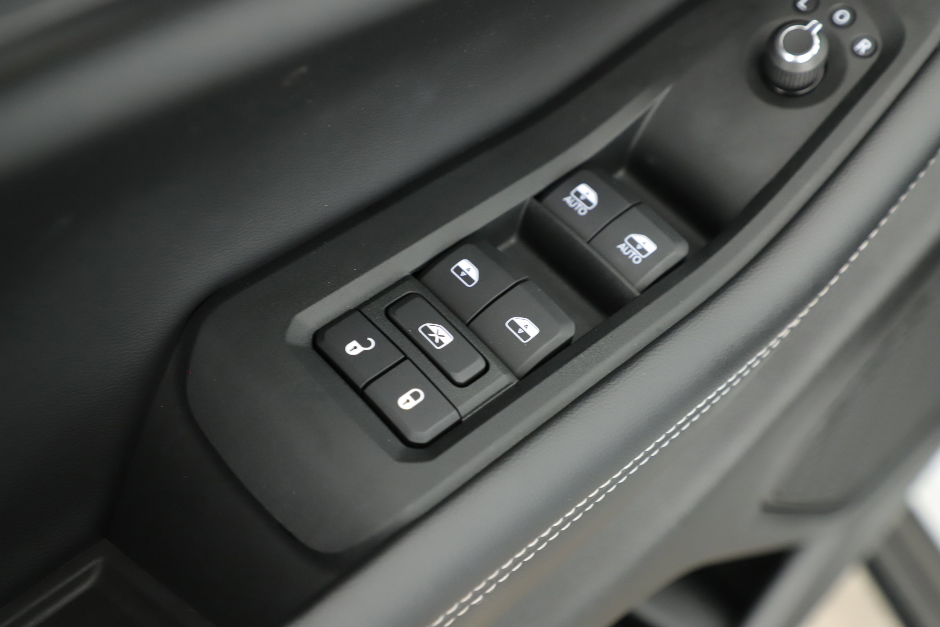 Used 2025 Jeep Grand Cherokee L Laredo w/ Luxury Tech Group I image 9