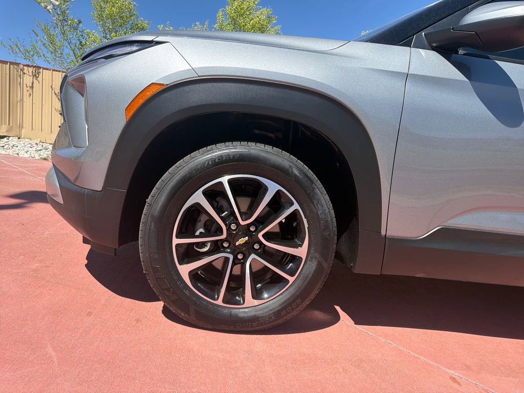 Used 2025 Chevrolet TrailBlazer LT AWD/4WD image 35