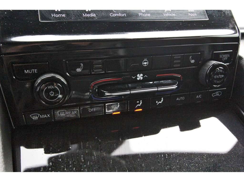 Used 2023 Jeep Grand Cherokee L Laredo image 25