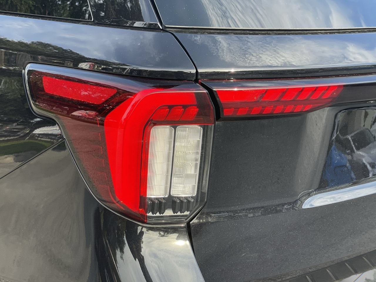 Certified 2025 Ford Explorer ST-Line w/ Premium Package RWD image 7