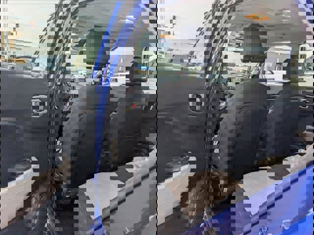 Used 2023 Hyundai Venue SEL image 17