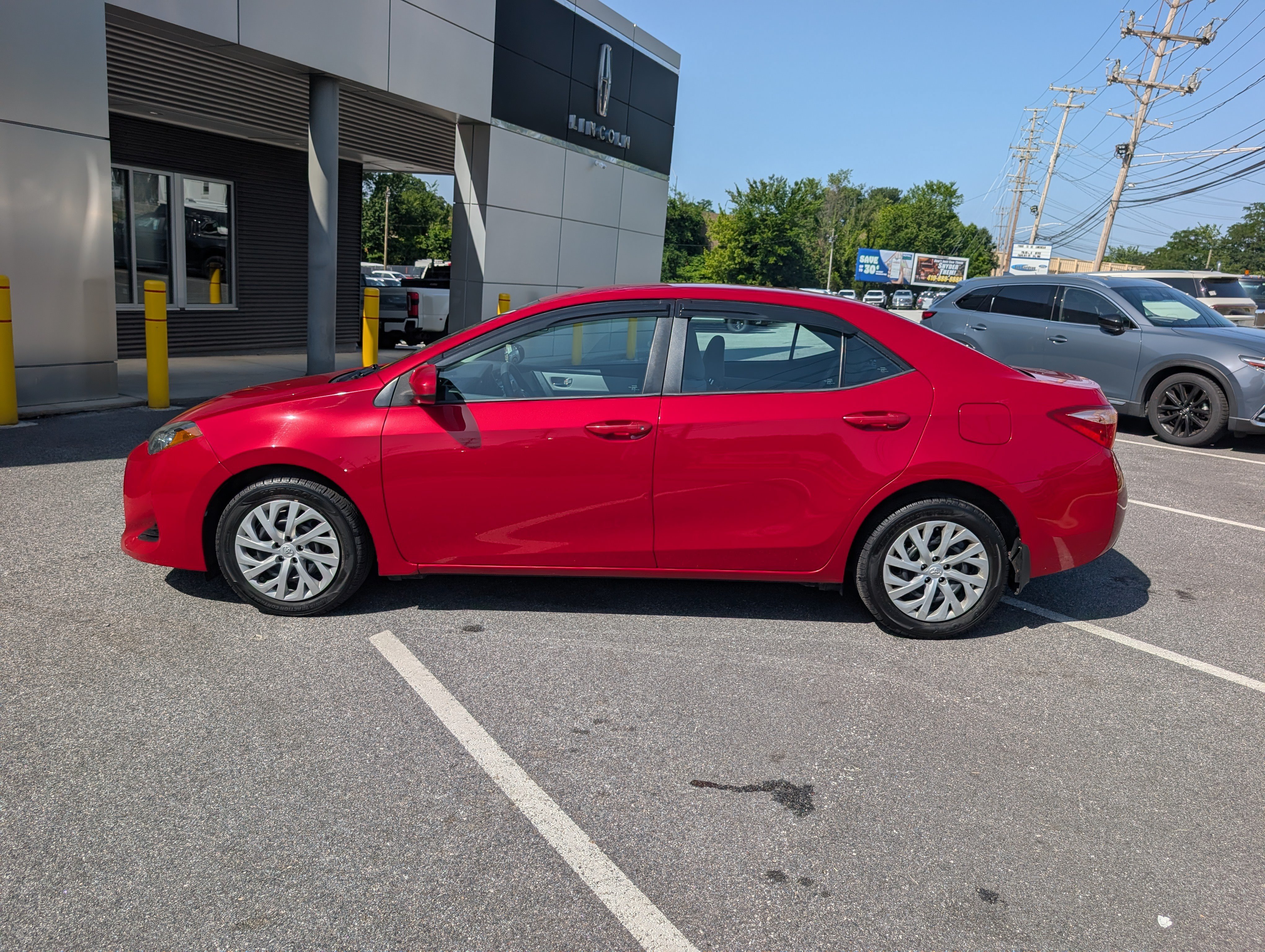 Used 2019 Toyota Corolla LE w/ Carpet Mat Package (TMS) FWD image 3