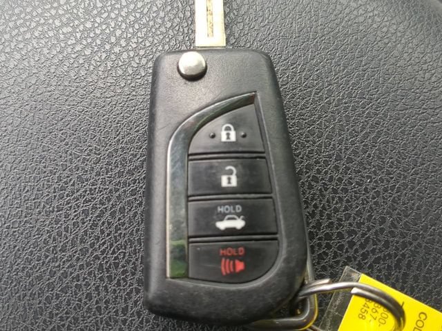 Used 2022 Toyota Camry SE FWD image 28
