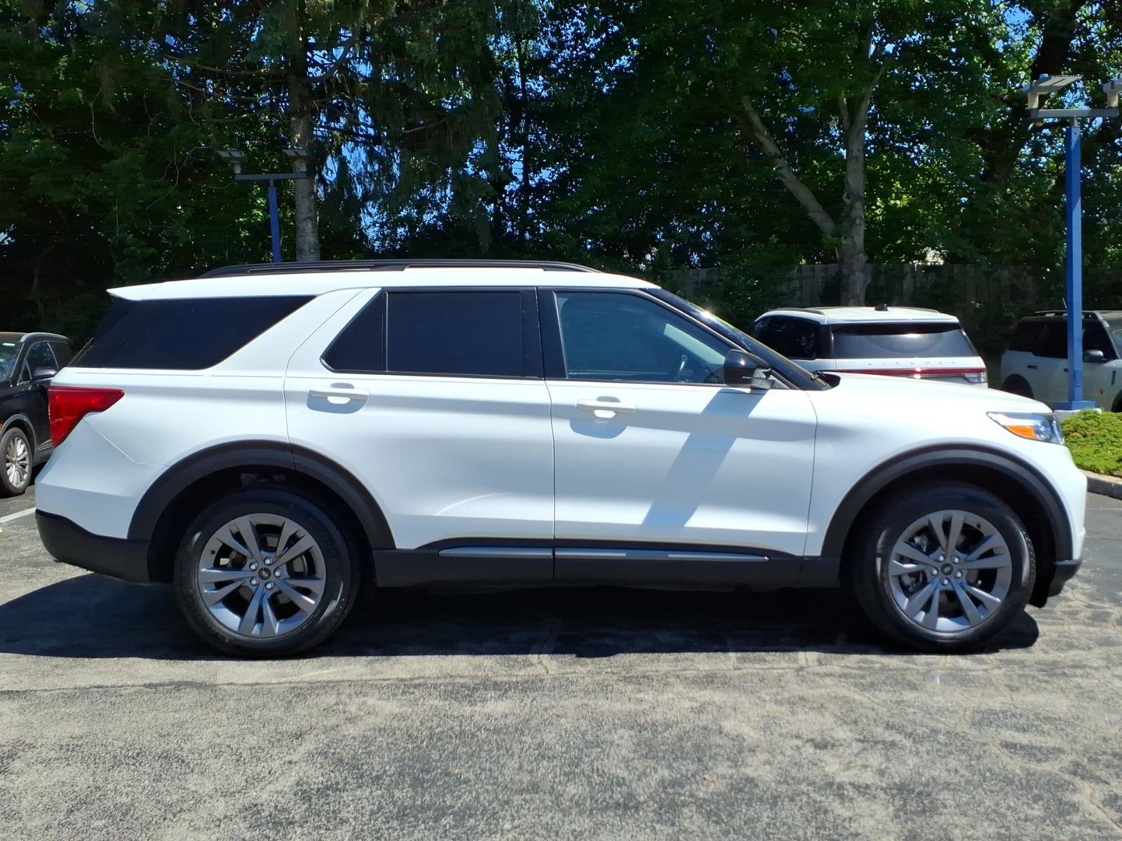 Certified 2023 Ford Explorer XLT w/ Equipment Group 202A AWD/4WD image 3